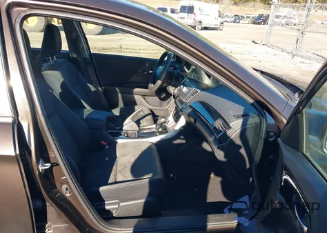 2017 Honda Accord Lx z USA, uszkodzony, nr VIN 1HGCR2F33HA228825